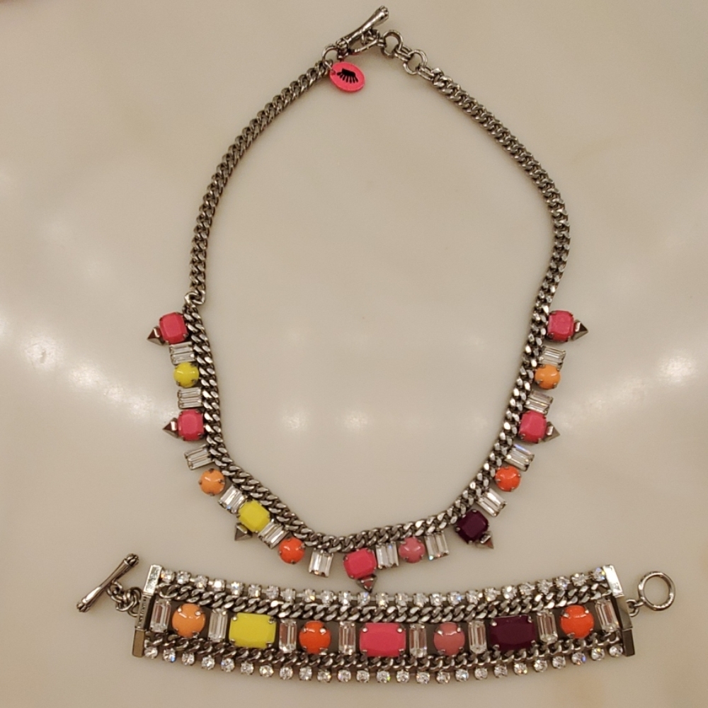 Juicy Couture Necklace and bracelet set!
